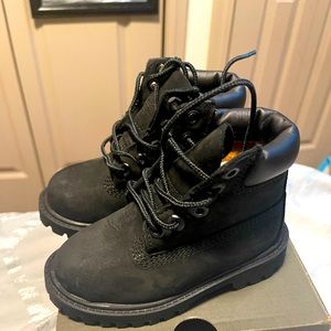 Black pair of timberlands toddler 7